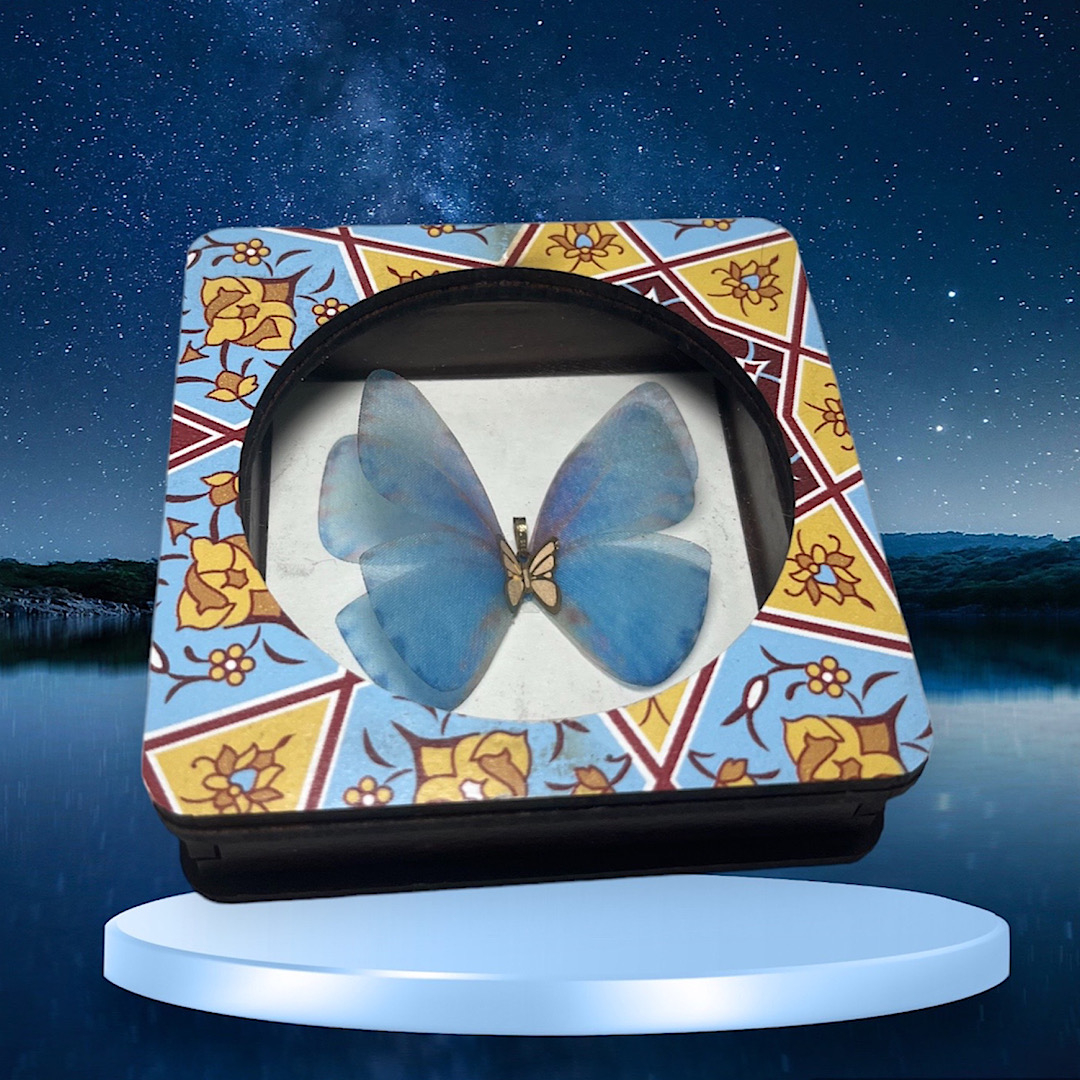 آویز گردنبند طلا 18 عیار زنانه وی وی گلد گالری مدل پروانه رنگ آبی