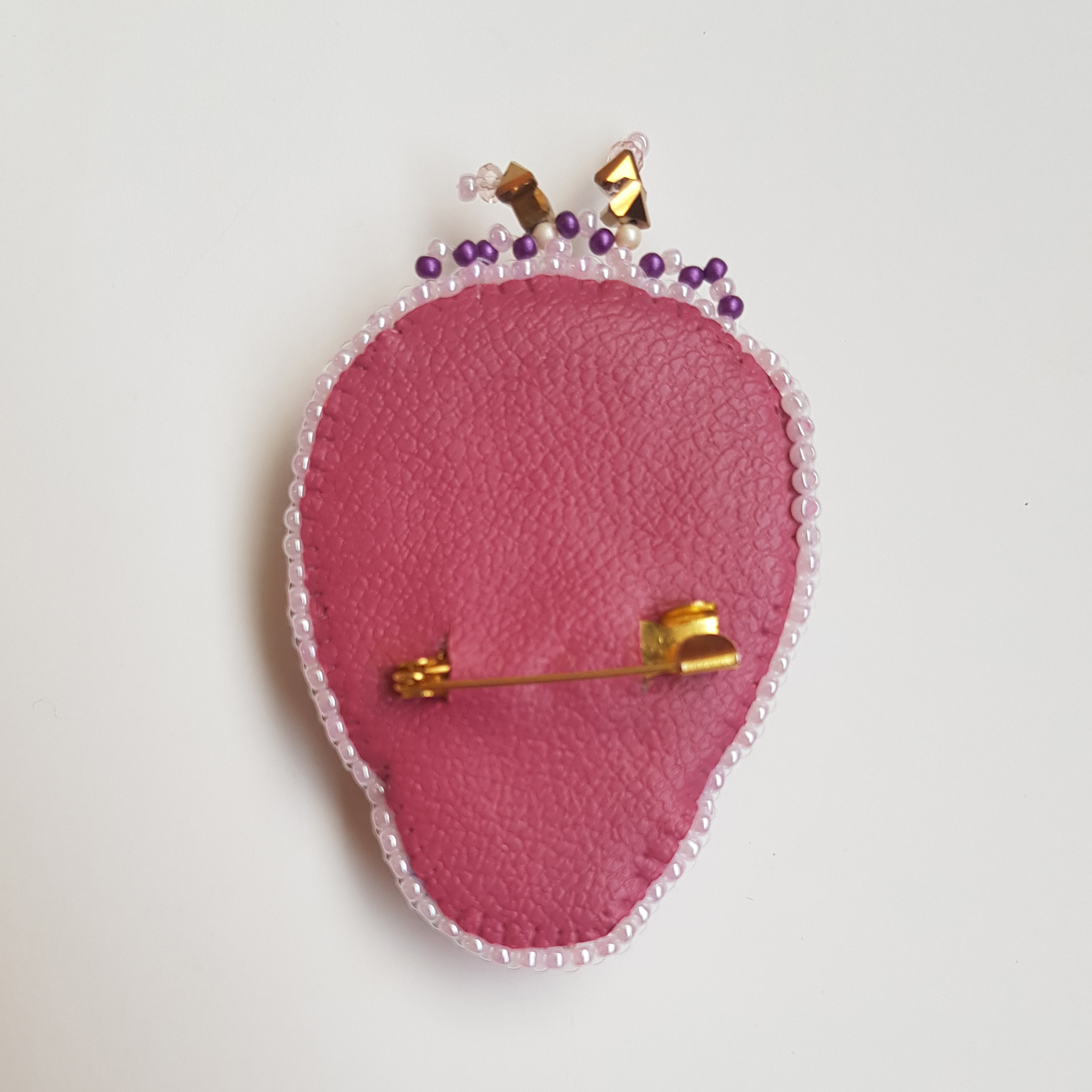 سنجاق سینه زنانه مدل جواهردوزی اشک کد GOL980