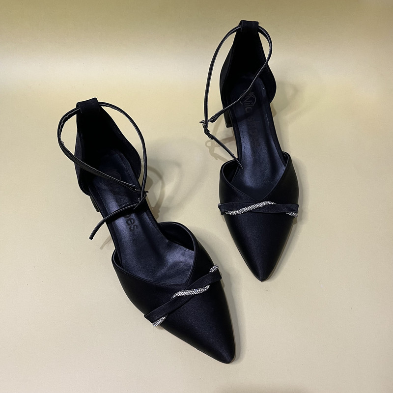 کفش زنانه مدل گیرا