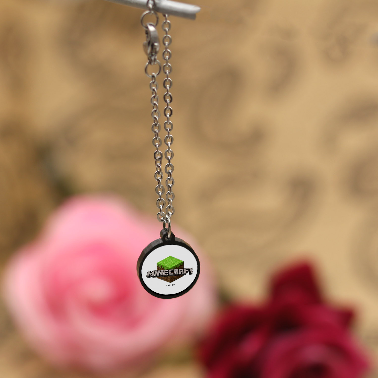 آویز ساعت زنانه ناکسیگو مدل شب تاب طرح Minecraft کد AW7206