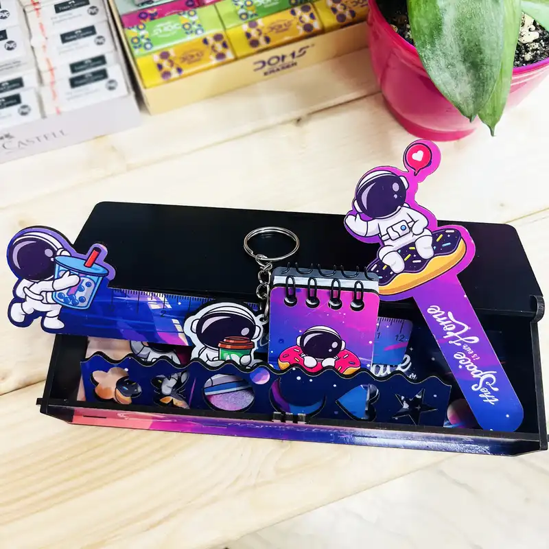 بسته لوازم تحریر مدل فضانورد فانتزی مجموعه 6 عددی