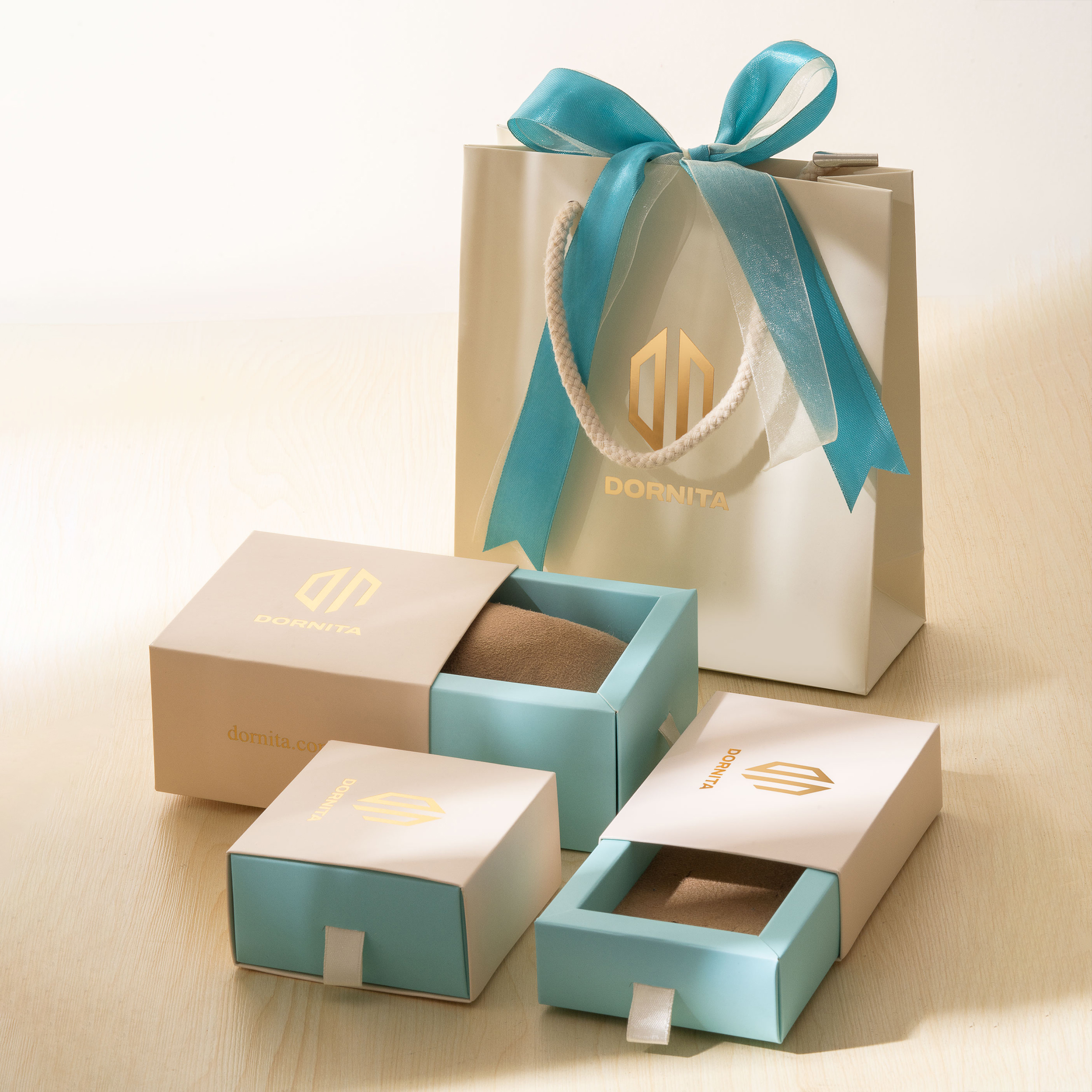 گوشواره حلقه ای طلا 18 عیار زنانه درنیتا گلد مدل شبدر چهاربرگ تراشدار