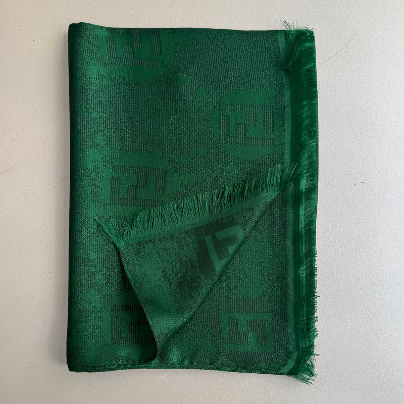 شال زنانه مدل نخ ژاکارد دورو وارداتی شاین دار هایلایتی چهار فصل کد ۳