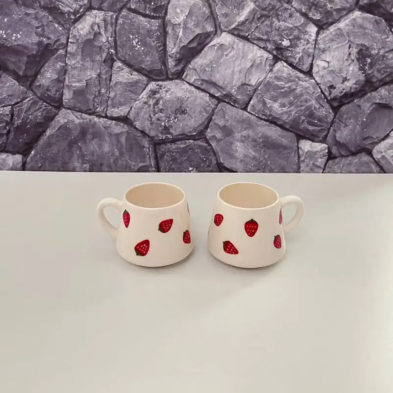 ماگ سرامیکی طرح توت فرنگی بسته 2 عددی