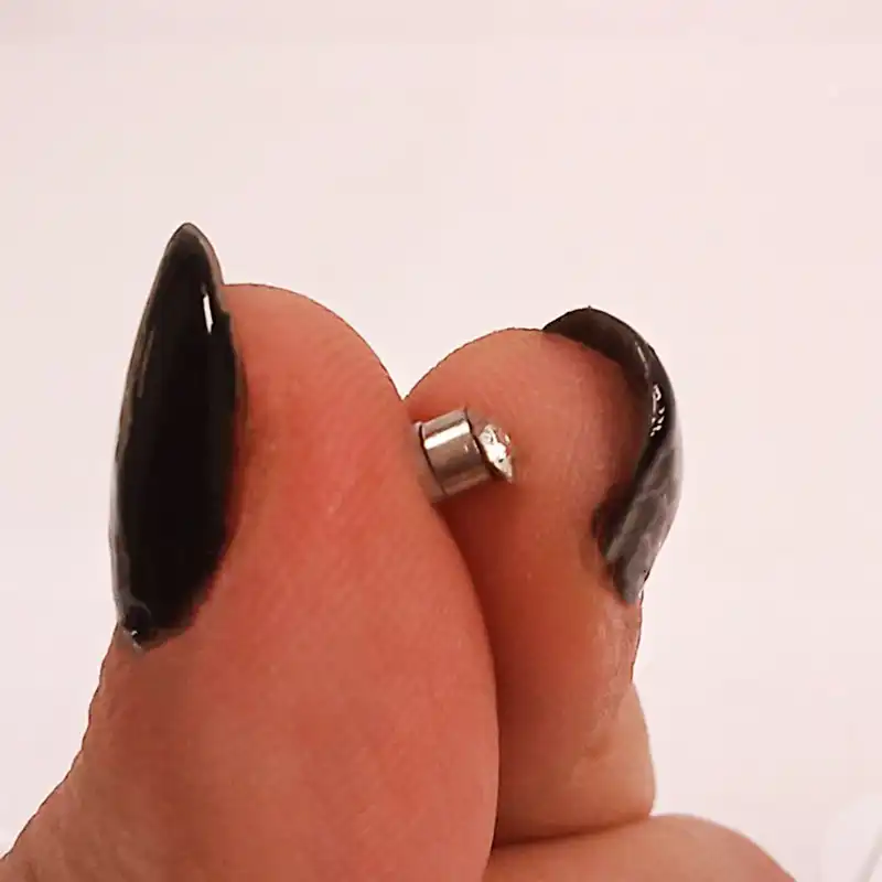 گوشواره زنانه مدل مگنتی نگین دار کد smll بسته دو عددی