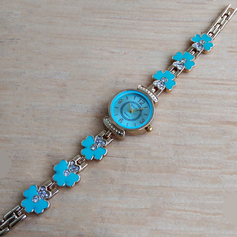 ساعت مچی عقربه ای دخترانه والار مدل بندفلزی ظریف کد BLU430