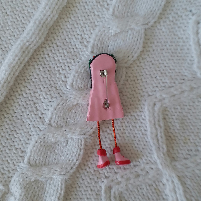 سنجاق سینه زنانه مدل دختر و خرگوش SS104 سنجاق سینه زنانه مدل دختر و خرگوش SS104