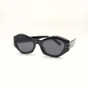 عینک آفتابی چند ضلعی زنانه مدل ۶۹۹۷