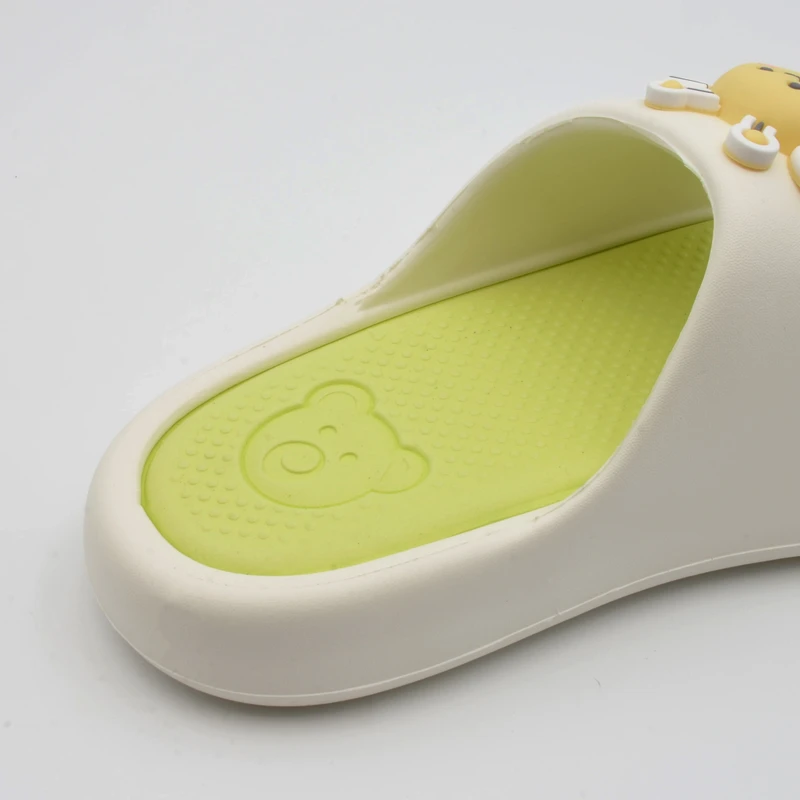 عکس شماره 8 : دمپایی دخترانه پاپا مدل رها نیو زنبوری gr.07