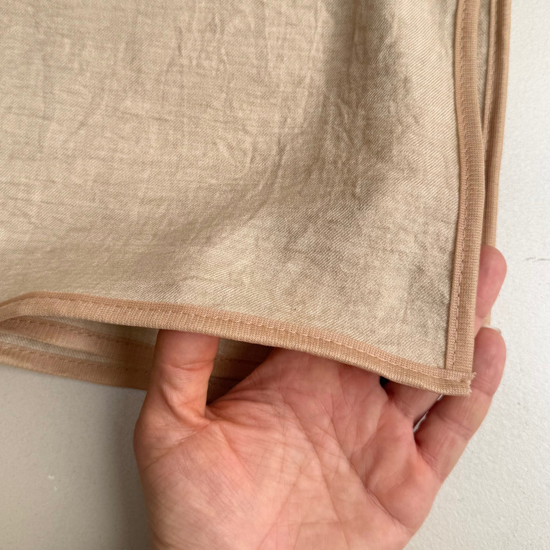 روسری زنانه مدل ساده نخی لینن دور نوار دوزی