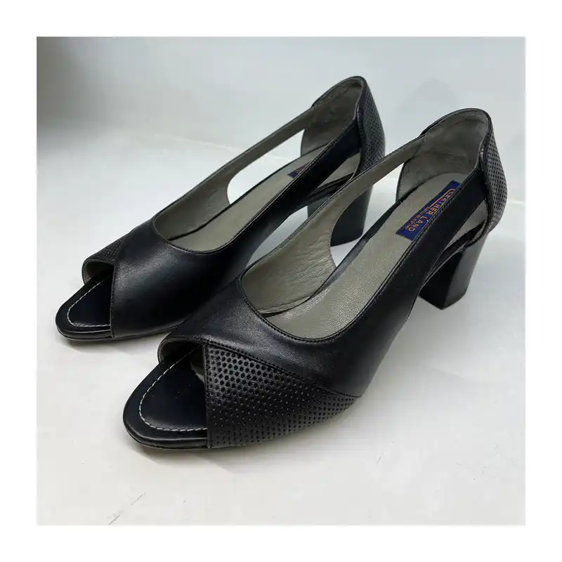 صندل زنانه سرزمین چرم مدل 1386 رنگ مشکی