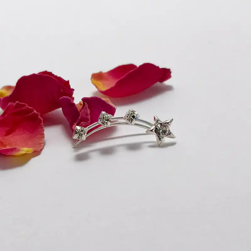 گوشواره نقره زنانه مدل تک گوش ستاره