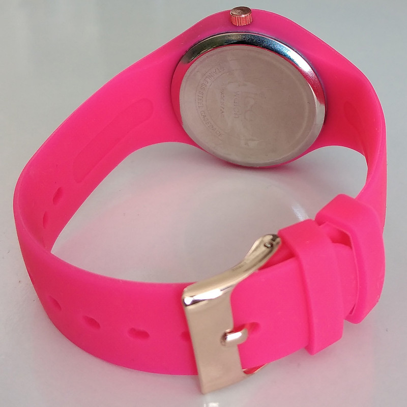 ساعت مچی عقربه ای دخترانه مدل بندسیلیکونی کد 57