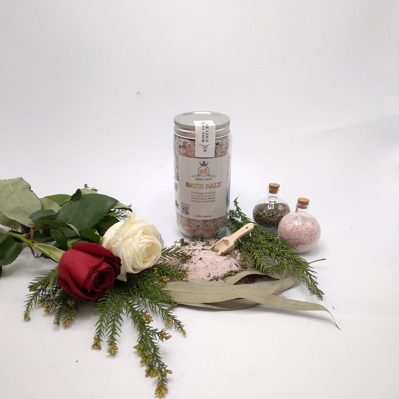 نمک حمام رز گلد مدل MINT & EUCALYPTUS وزن 650 گرم
