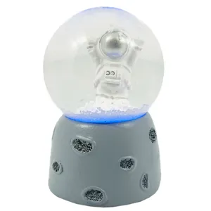 گوی چراغ‌دار مدل آدم فضایی کد D93943.18