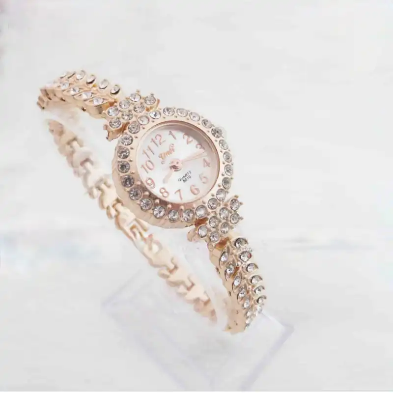 ساعت مچی عقربه ای زنانه مدل نگین دار کد 01