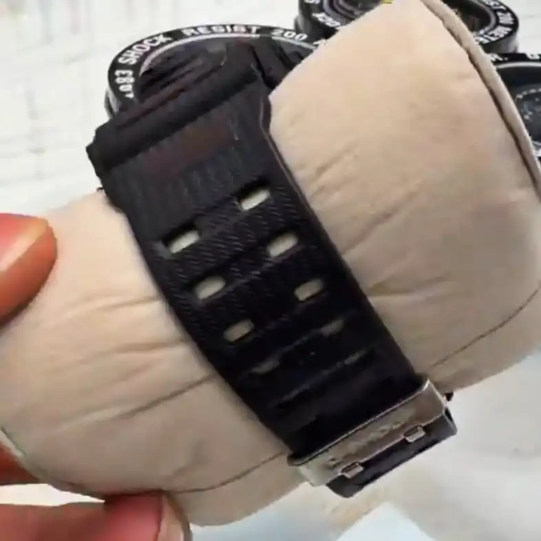 ساعت مچی عقربه ای پسرانه مدل دو زمانه کورنومتر دار