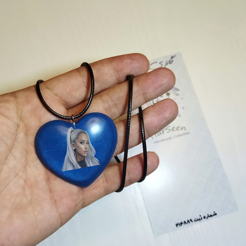 گردنبند دخترانه گالری تیارسین مدل رزینی طرح آریانا گرانده