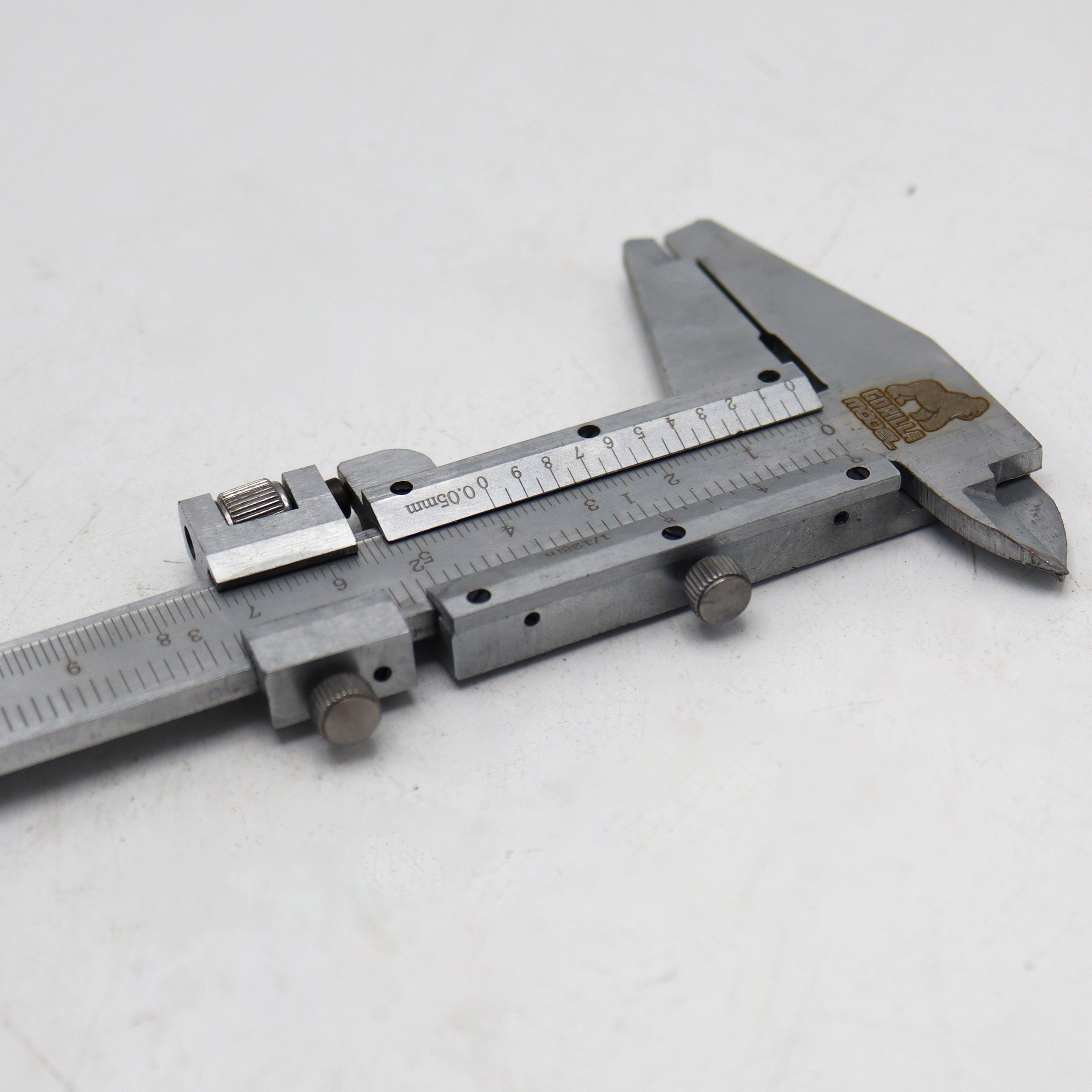 کولیس مدل گوریلا کد YP-020CM گستره 0-200 میلی متر کولیس مدل گوریلا کد YP-020CM گستره 0-200 میلی متر