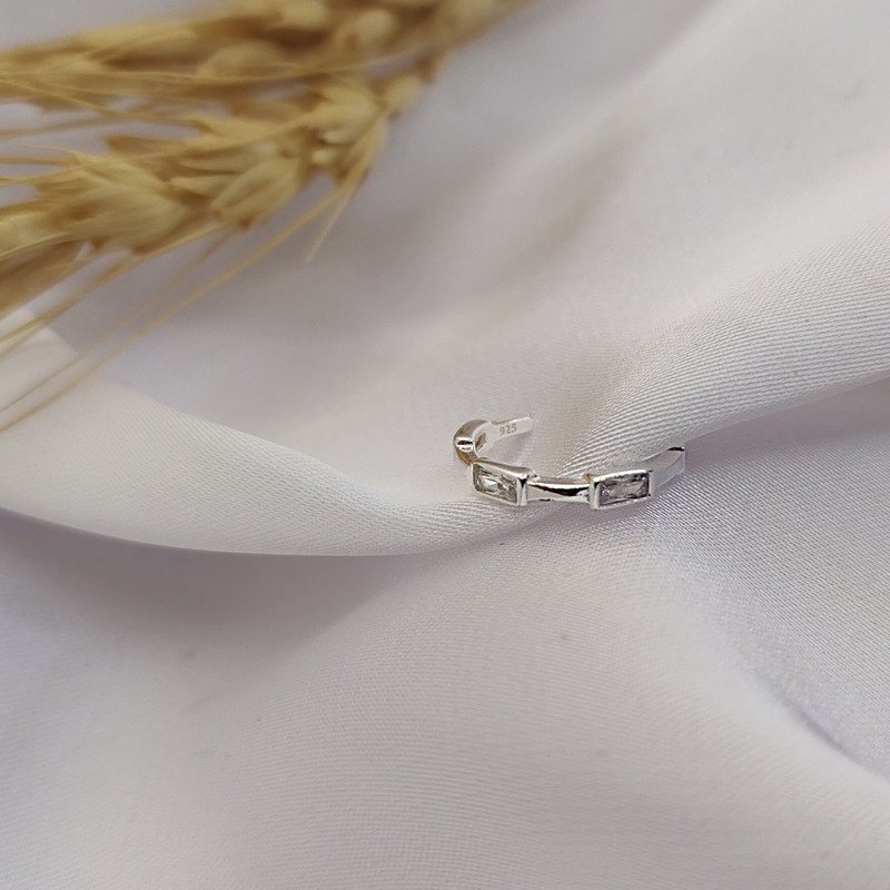 پیرسینگ نقره زنانه سیکس مدل ایرکاف نگین دار  لوکس