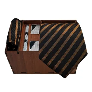 ست کراوات و دستمال جیب و دکمه سردست و گیره کراوات مردانه مدل 713