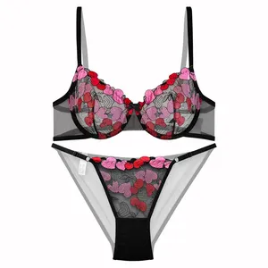 ست شورت و سوتین زنانه نوشه پوش مدل گیپوری طرح گیلاس و قلب