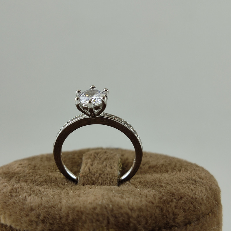 انگشتر نقره زنانه مدل سولیتر بغل سنگ کد R0006