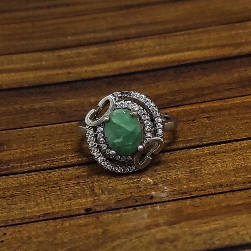 انگشتر نقره زنانه سلین کالا مدل زمرد طبیعی کد Mps-10 انگشتر نقره زنانه سلین کالا مدل زمرد طبیعی کد Mps-10