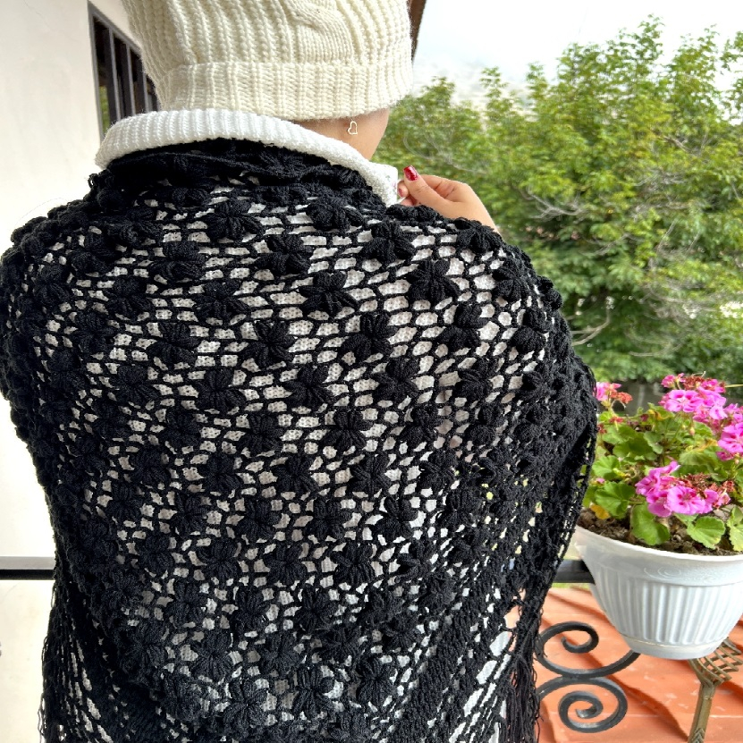 شال دست دوز زنانه مدل شکوفه