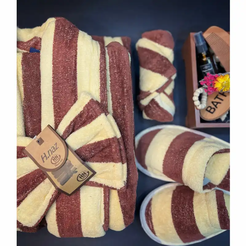 سرویس حوله پالتویی ۴ تکه حریرناز مدل سافت کد HZ01 سایز ۱۲۵