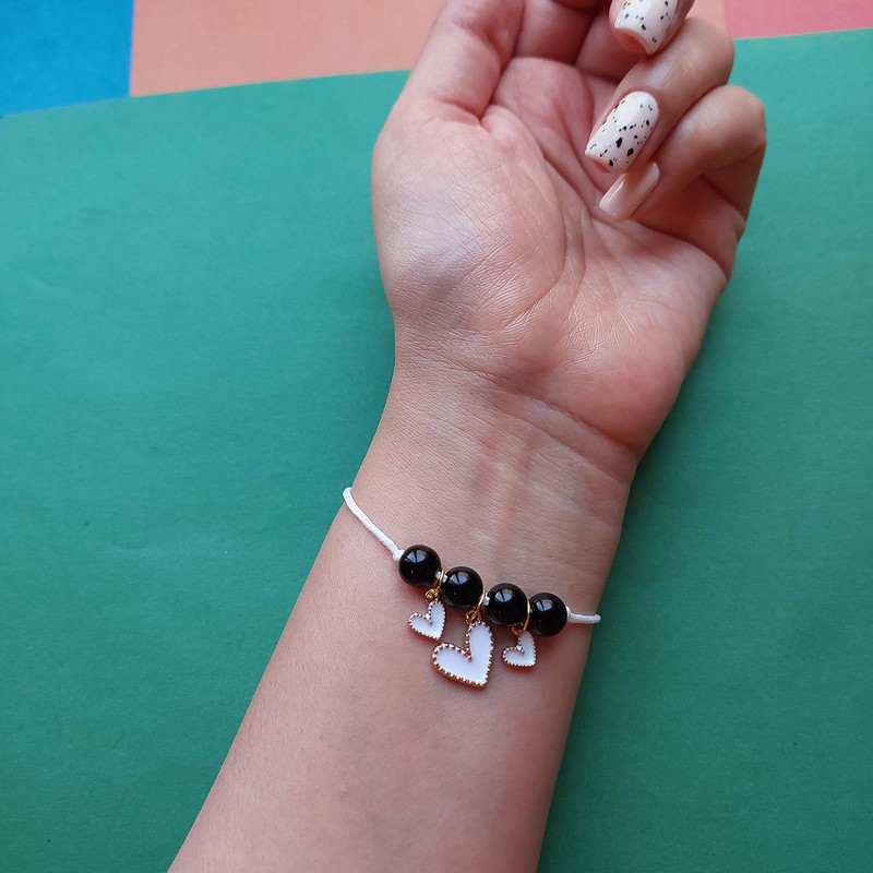 دستبند زنانه مدل آویز سه تایی طرح قلب کد HC238 دستبند زنانه مدل آویز سه تایی طرح قلب کد HC238