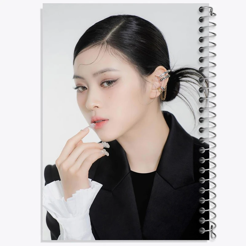 دفتر ژورنال نویسی 50 برگ خندالو مدل نقطه ای طرح ریوجین گروه ایتزی ITZY کد 20182