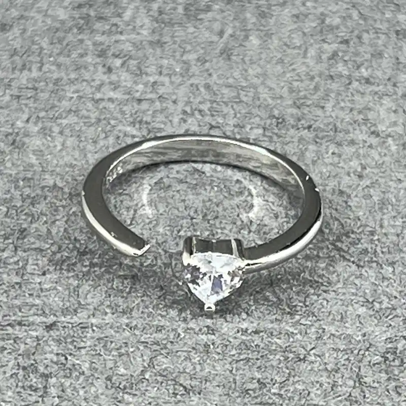 انگشتر نقره زنانه گیرا مدل قلب G371