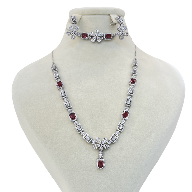 ست نقره زنانه مدل سوپر لوکس جواهری مزین به نگین اتریشی ست نقره زنانه مدل سوپر لوکس جواهری مزین به نگین اتریشی