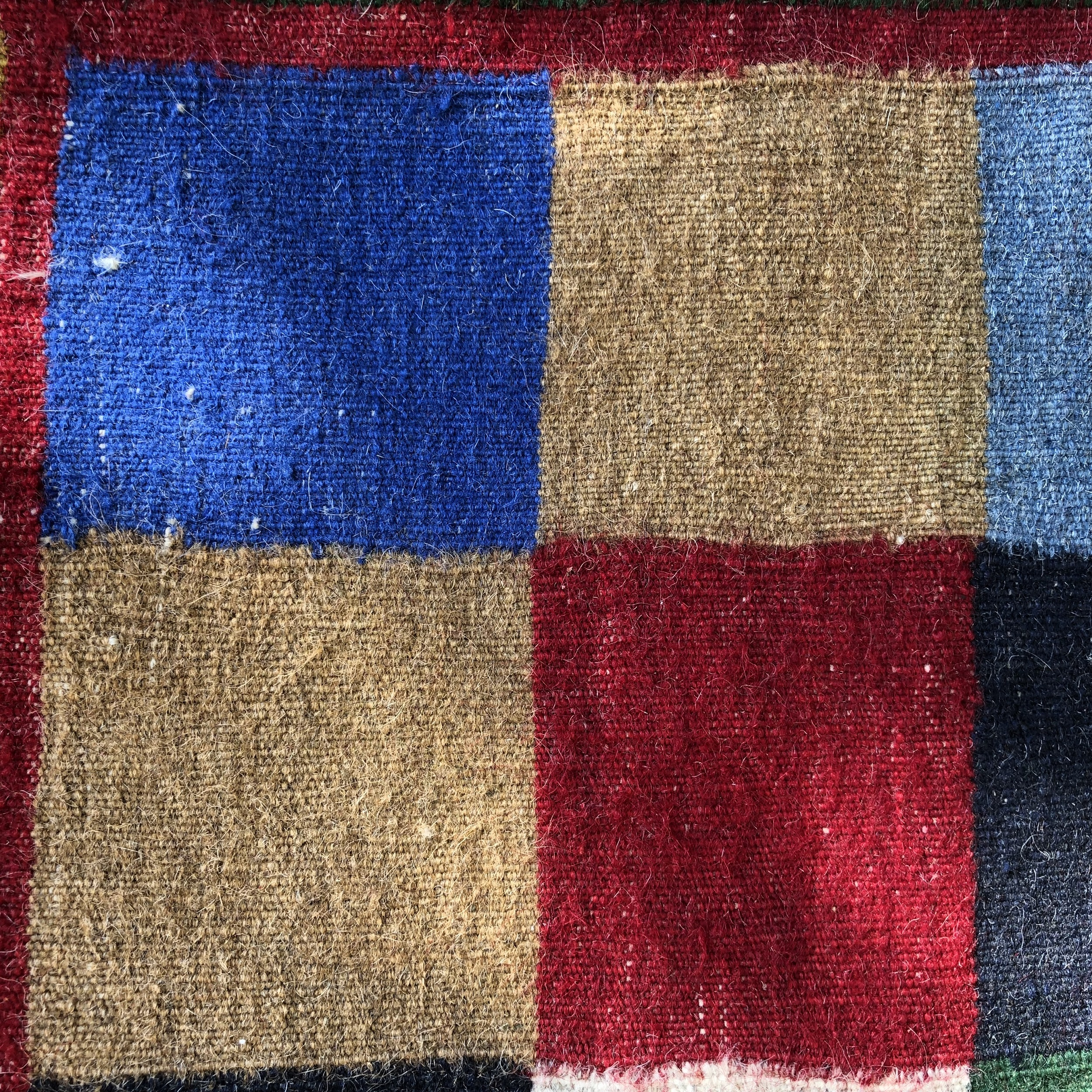 گلیم دستبافت طرح شطرنجی