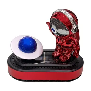 خوشبو کننده خودرو مدل سولار خورشیدی چرخشی طرح آدم فضا نورد کد RD