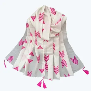 شال زنانه مدل نخی منگوله دار کد b036