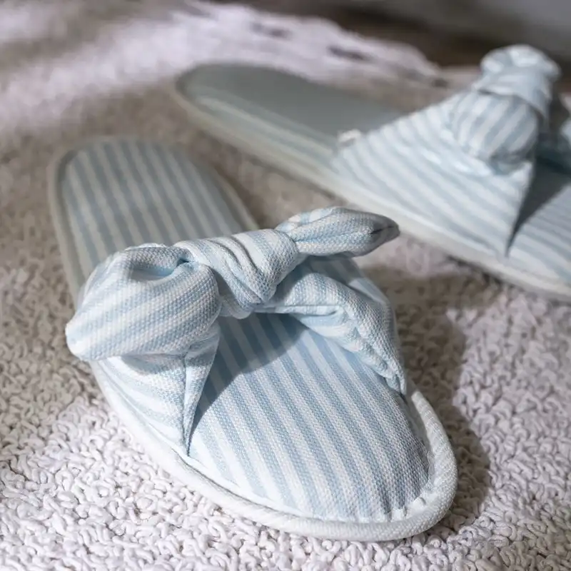 دمپایی حوله‌ای ال سی دابلیو هوم مدل تنفسی استپ دار