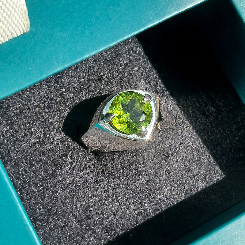 انگشتر نقره زبرجد مردانه مدل مثلث دستساز