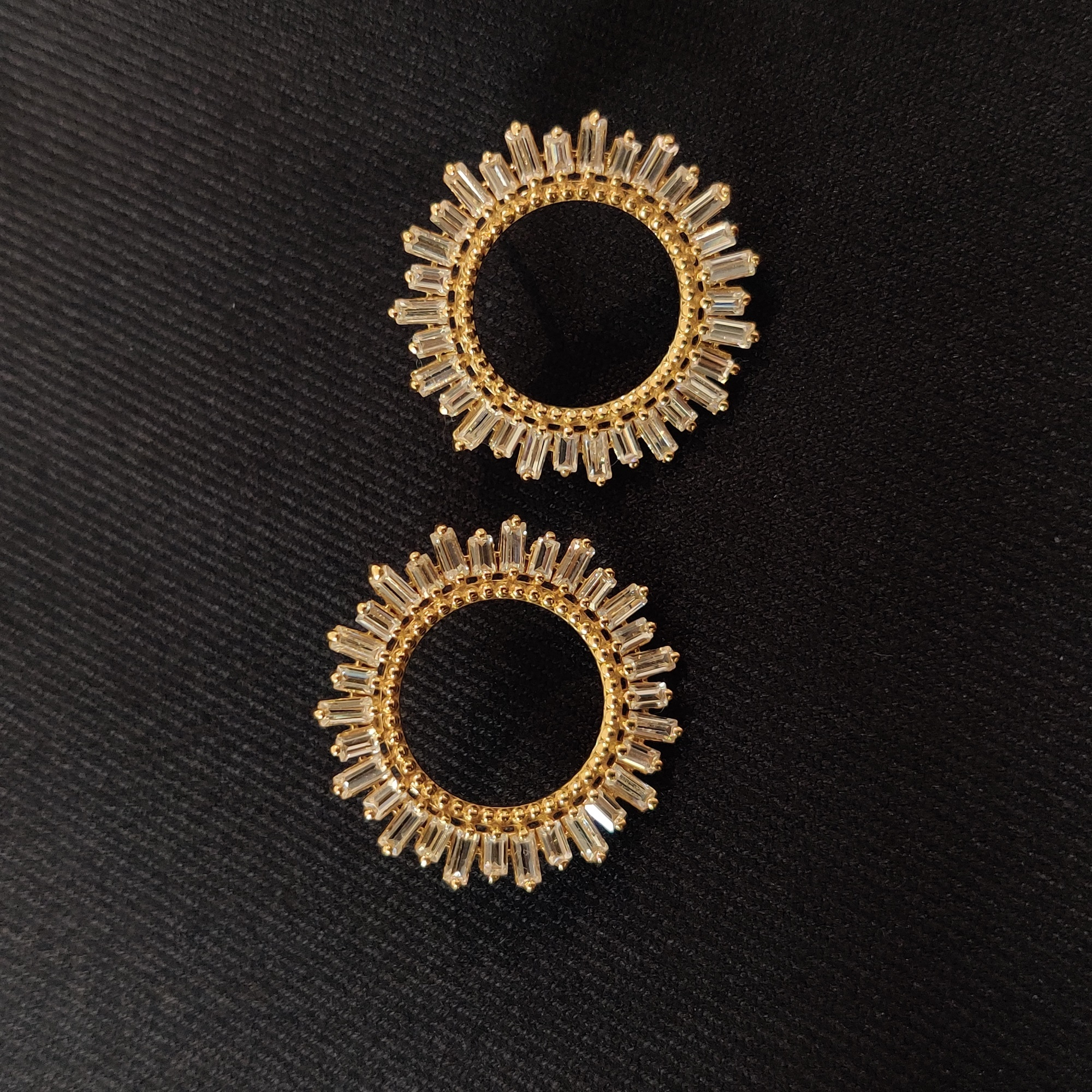 گوشواره طلا 18 عیار زنانه درگونه مدل خورشید باگت