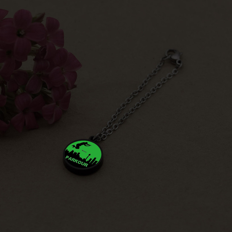 آویز ساعت زنانه ناکسیگو مدل شب تاب طرح پارکور کد AW8961