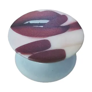 پایه نگهدارنده گوشی موبایل و تبلت پاپ سوکت طرح لب مدل Lips
