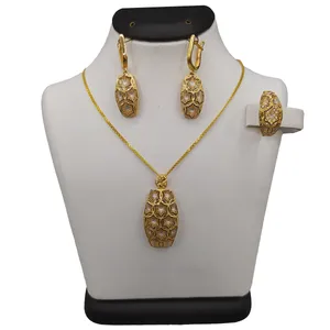 نیم ست طلا 18 عیار زنانه مدل آوا 10