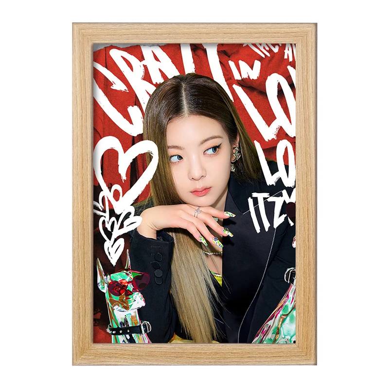 تابلو خندالو مدل لیا گروه ایتزی ITZY  کد 20198