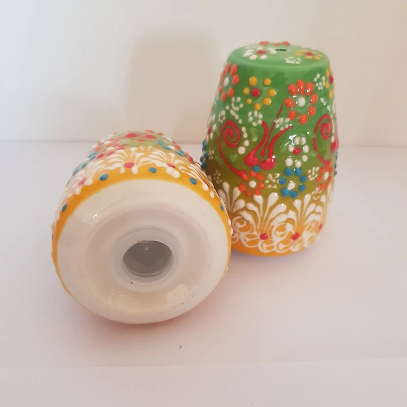 عکس شماره 4 : نمکدان میناکاری مدل نقش برجسته کد 2004 بسته 2 عددی