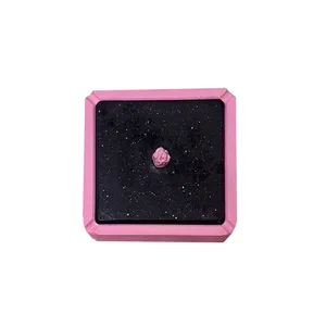زیرسیگاری مدل در دار