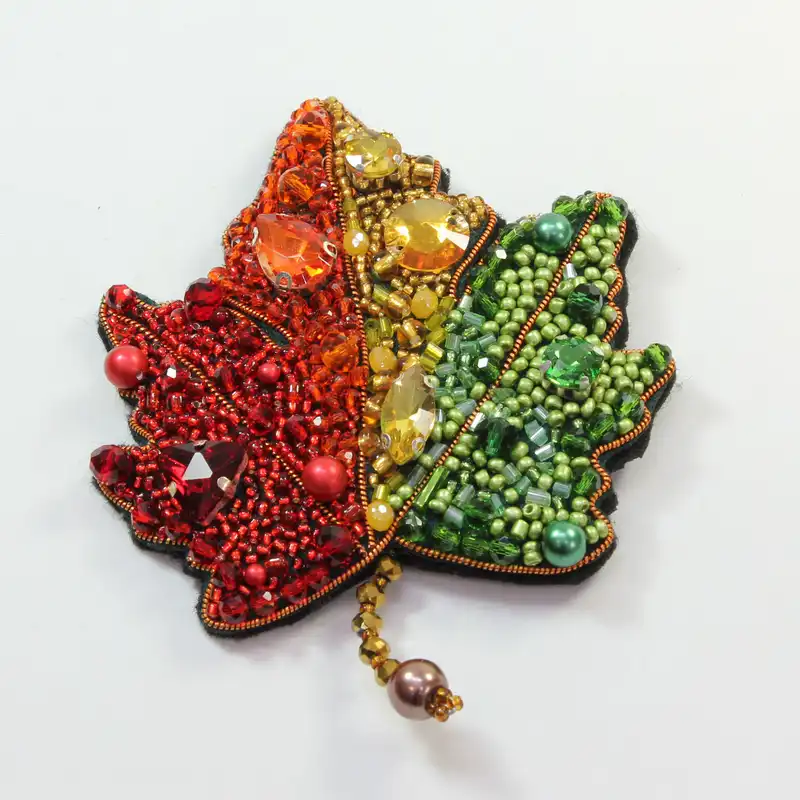 گل سینه زنانه مدل جواهردوزی برگ کد mo2