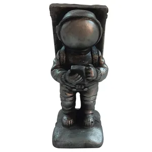 مجسمه مدل فضانورد