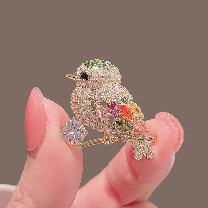 گل سینه زنانه مدل گنجشک کد 00705 گل سینه زنانه مدل گنجشک کد 00705