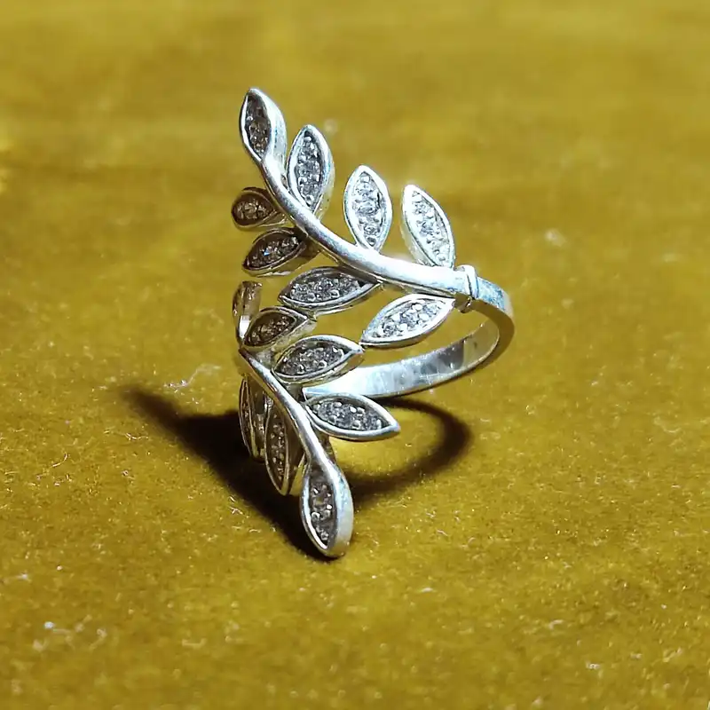 انگشتر نقره زنانه مدل برگ الماس